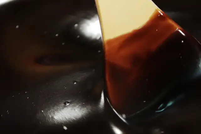 黒羊羹玄の製造風景