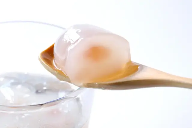 スプーンに乗せた能登の宝ゼリー